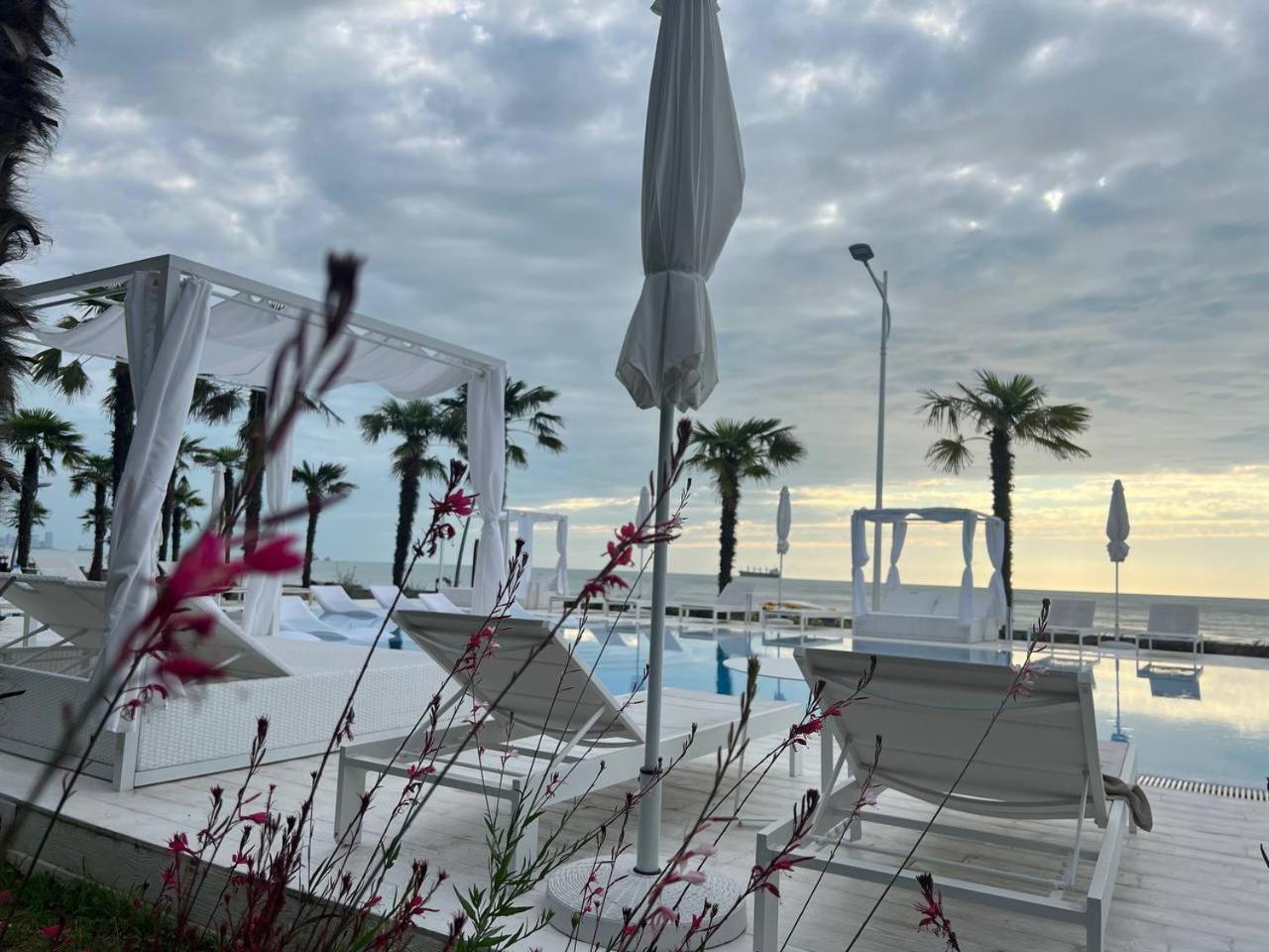 Luxury Oasis Apartment Tsjakvi Eksteriør bilde