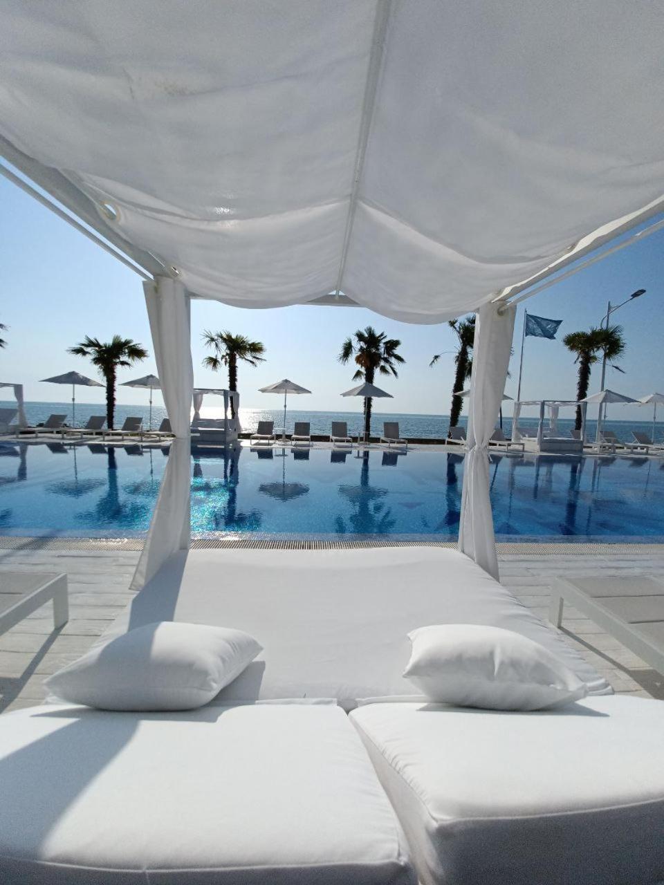 Luxury Oasis Apartment Tsjakvi Eksteriør bilde